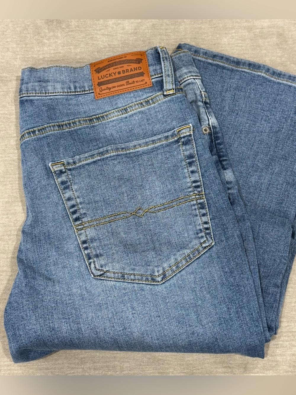 Lucky Brand Jeans 223 Straight Stretch Classic 5-Pocket Denim, Mens Size 34x30